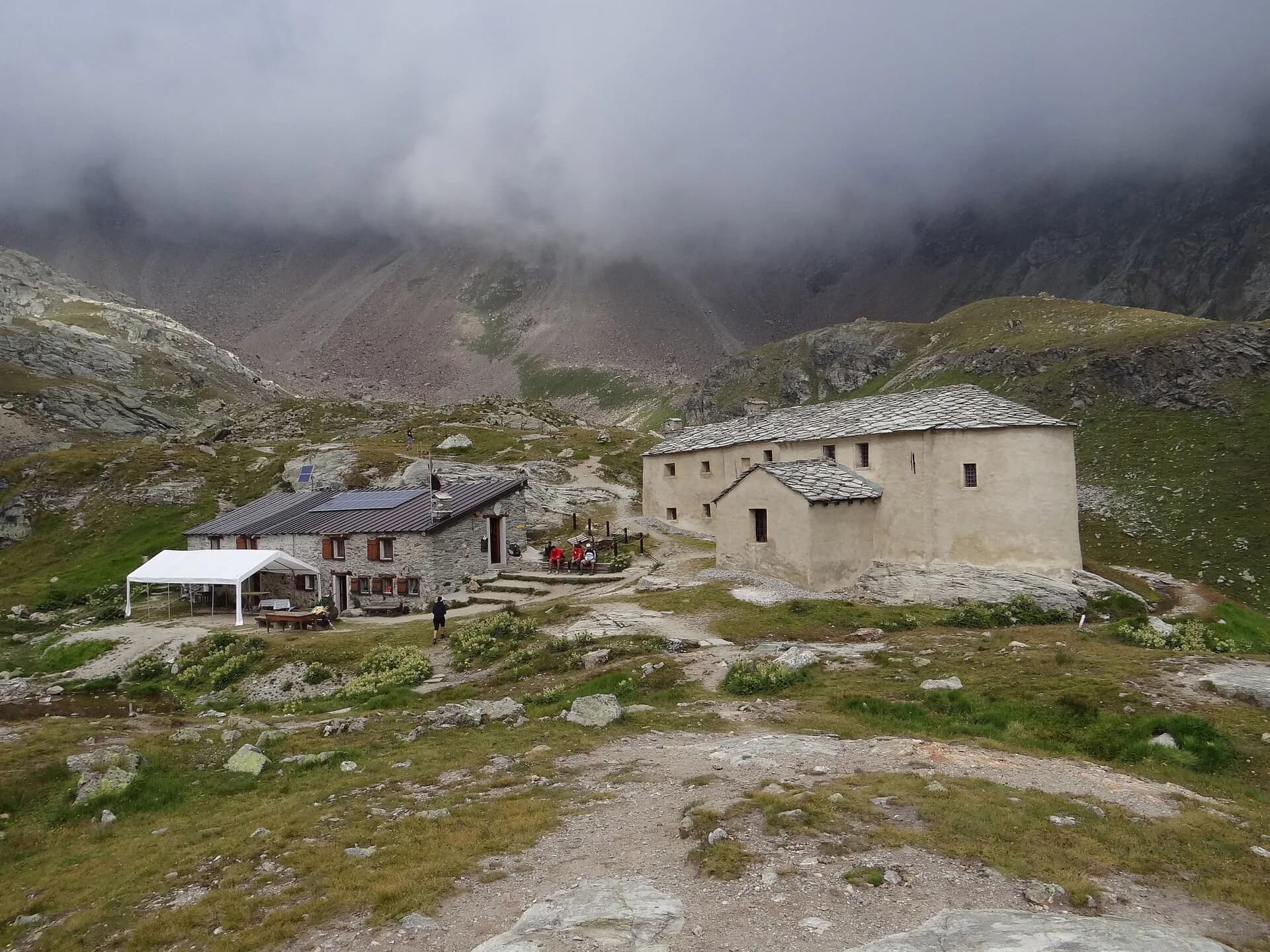 Alta Via 1 — Tappa 10: Rifugio Jean Barmasse → Rifugio Oratorio di Cuney