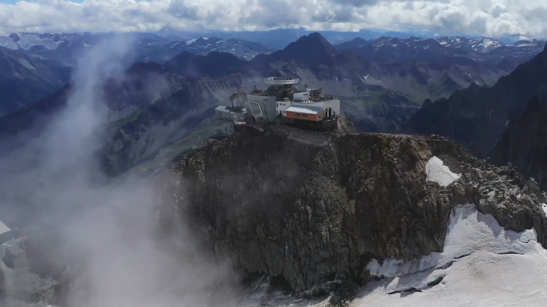 Paesaggi della Valle d'Aosta — vette e ghiacciai delle Alpi occidentali