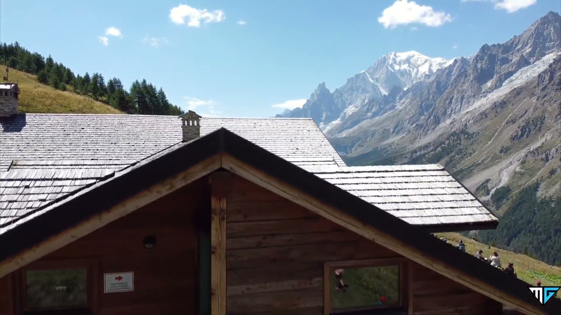 Mountain huts and bivouacs of the Aosta Valley Alps